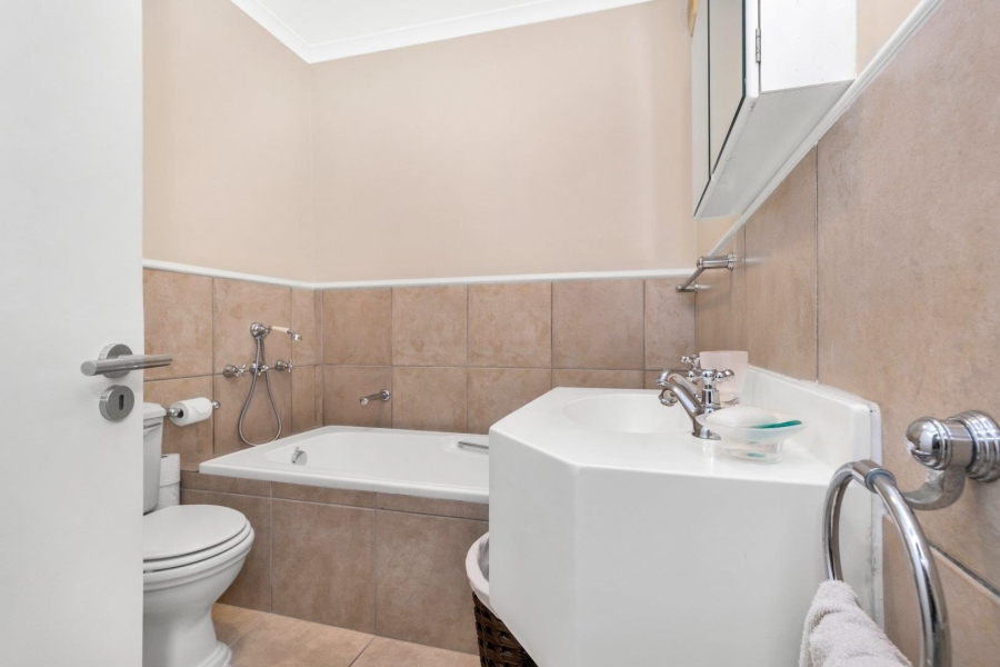 4 Bedroom Property for Sale in Bantry Bay Western Cape